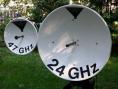 N1JEZ 24 & 47 GHz dishes facing left.jpg